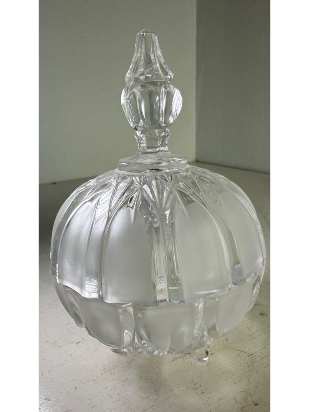 Vintage Frosted & Clear Glass Covered Candy Dish Ornate Lid Pedestal Base - Picture 5 of 11